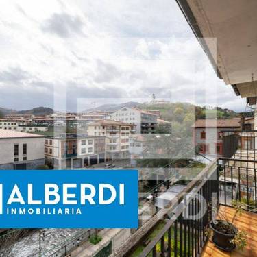 Kale Nagusian etxebizitza handia salgai