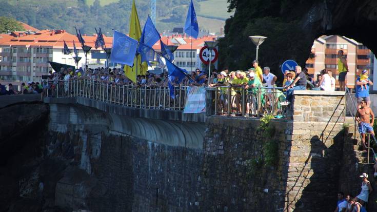 Urdaibai eta Arraun Lagunak nagusi Zarauzko Ikurrinaren lehenengo jardunaldian