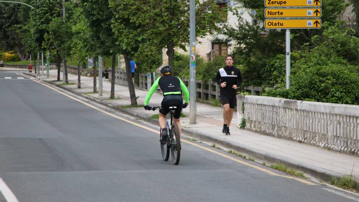 Paseoak taldean eta kirola lagunduta egin ahalko dira bihartik aurrera