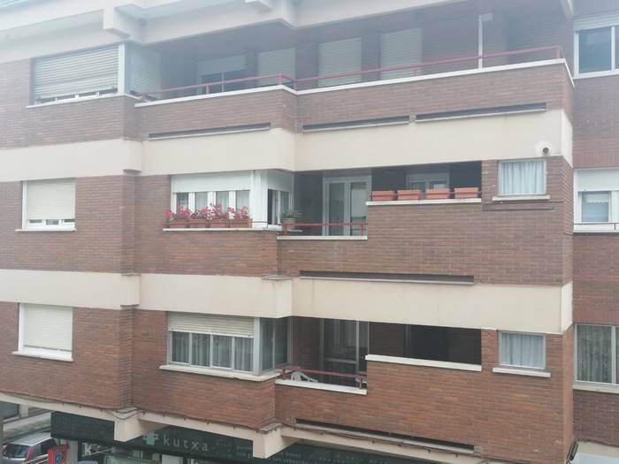 Etxe barruan ezingo da talde txikietan elkartu lehenengo fasea indarrean den bitartean