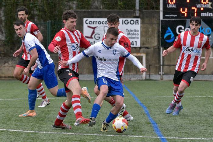 Puntu banarekin etxeratu dira