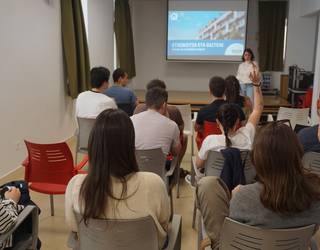 Laguntzak jasotzeko ere, prezioekin talka