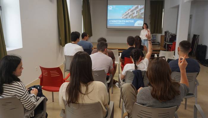 Laguntzak jasotzeko ere, prezioekin talka