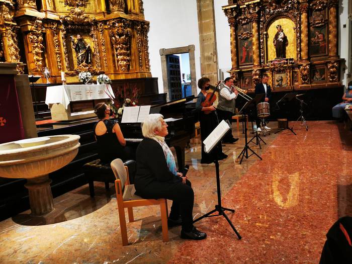 Musika eta hitzak uztartuta, 'Soinu magikoak' plazaratu dituzte Zestoan