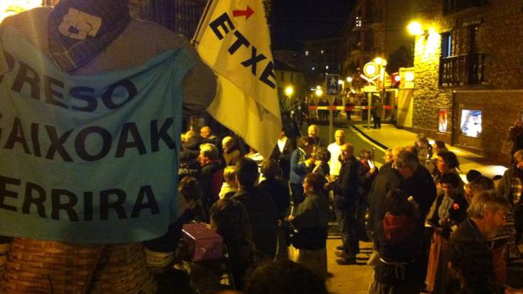 Euskal presoen alde, Gabon kantuan aterako dira bihar