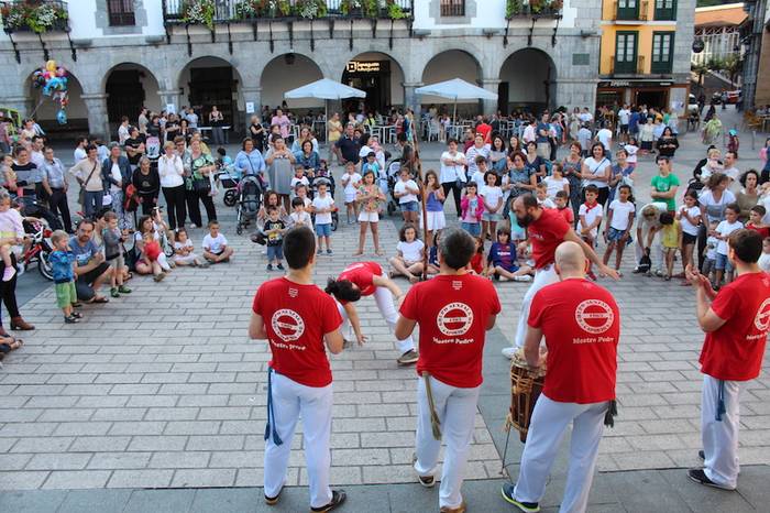 Capoeira ikuskizunarekin estreinatu dute Azpeitia Dantzan