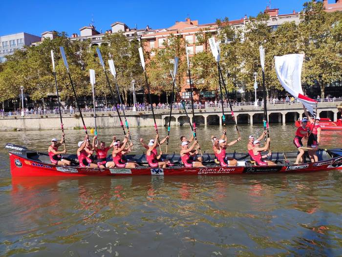 Estropada ikusgarria eginda, Zumaiak eskuratu du XLVII. Villa de Bilbao Ikurrina
