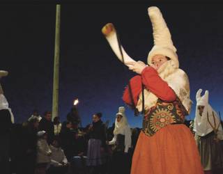 Lera taldeak boluntarioak behar ditu Olentzeroren eta Mari Domingiren etorrerarako