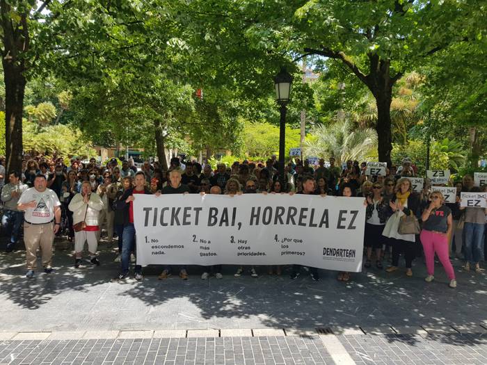 Azpeitiko hainbat saltokik bat egin dute Ticket Bai fakturazio sistemaren aurkako protestarekin