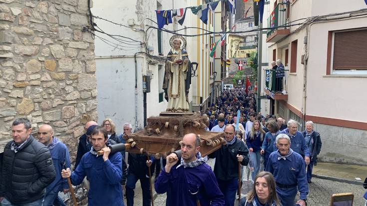 Prozesioa eta hamaiketakoa, San Telmo egunaren hasieran