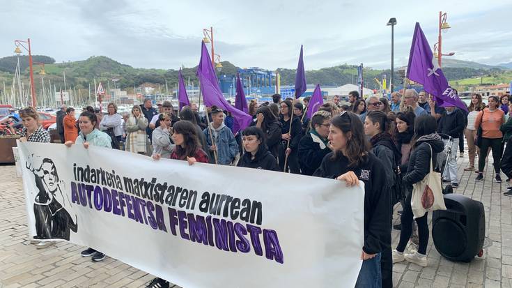 Elkarretaratzea egin dute santelmoetako erasoak salatzeko