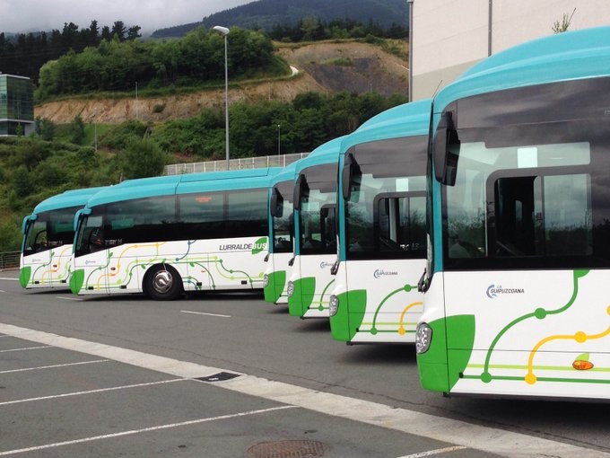 Gutxieneko zerbitzuak izango dira bihar autobus zerbitzuetan, greba deialdia dela eta