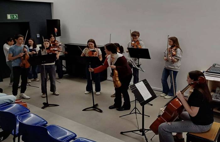 'Biolina eta biolontxeloa jolasean' saio irekia antolatu dute musika eskolan