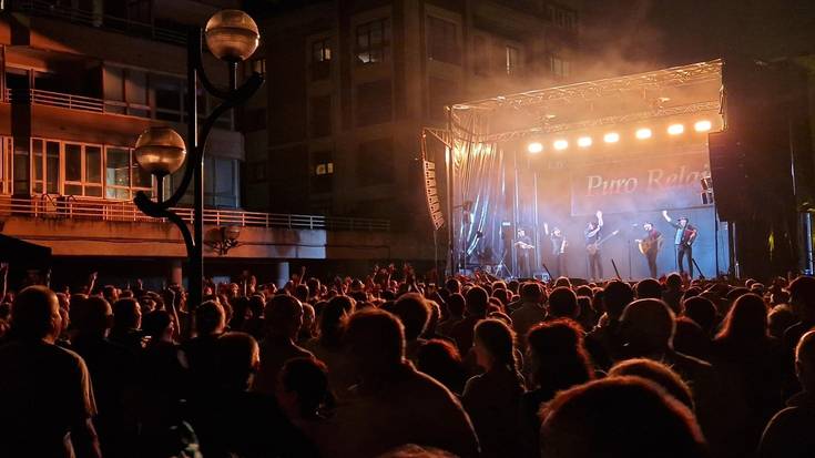 Puro Relajoren erritmoan mugitu dituzte gerriak malekoian