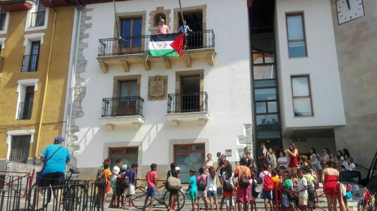 Iritsi dira Zumaiara asteburua herrian igaroko duten Saharako gaztetxoak