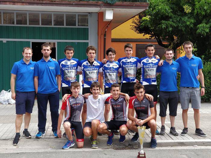 Lagun Onakeko kadete mailako txirrindulariek Gipuzkoako Txapelketa irabazi dute