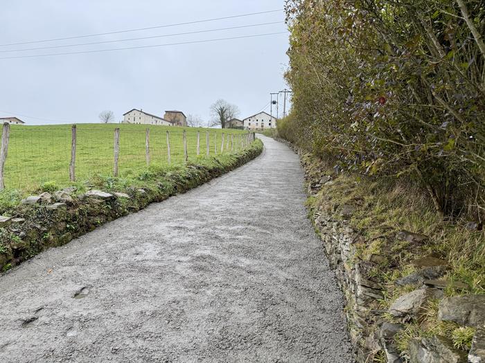 Askizuko herri bidea zaharberritu du Getariako Udalak