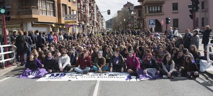 Martxoaren 8an goizean goizetik kaleak hartzeko deia egin du mugimendu feministak