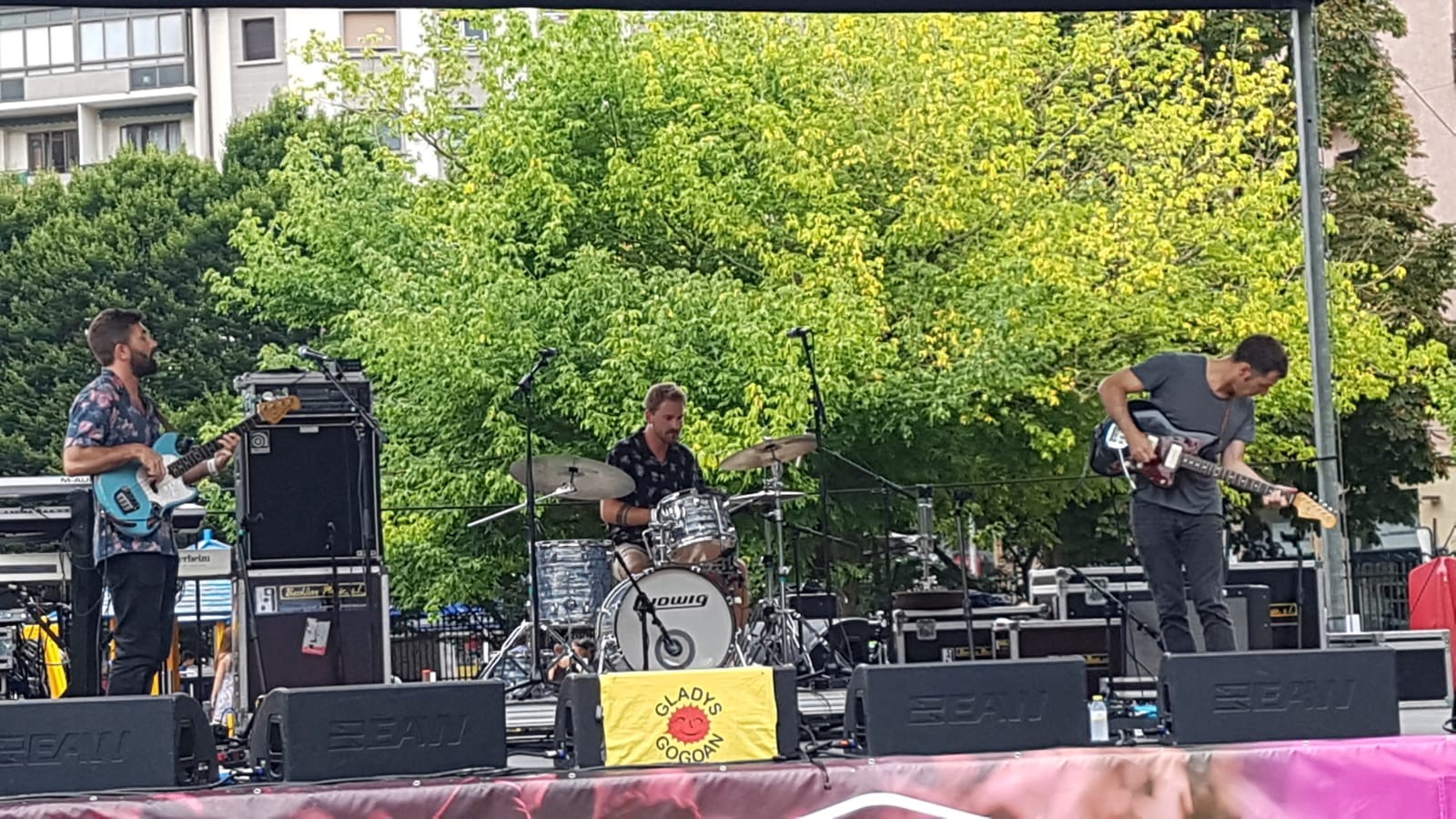 Buffalo taldeak Glad is the day jaialdian jo du, Donostian