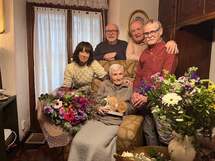 100 urte bete ditu Josefa Lazkanok