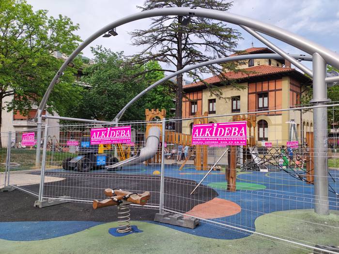 Azkoitiko Gaztaneneako parkeak lehengo itxura hartzeko lanak hasi dituzte