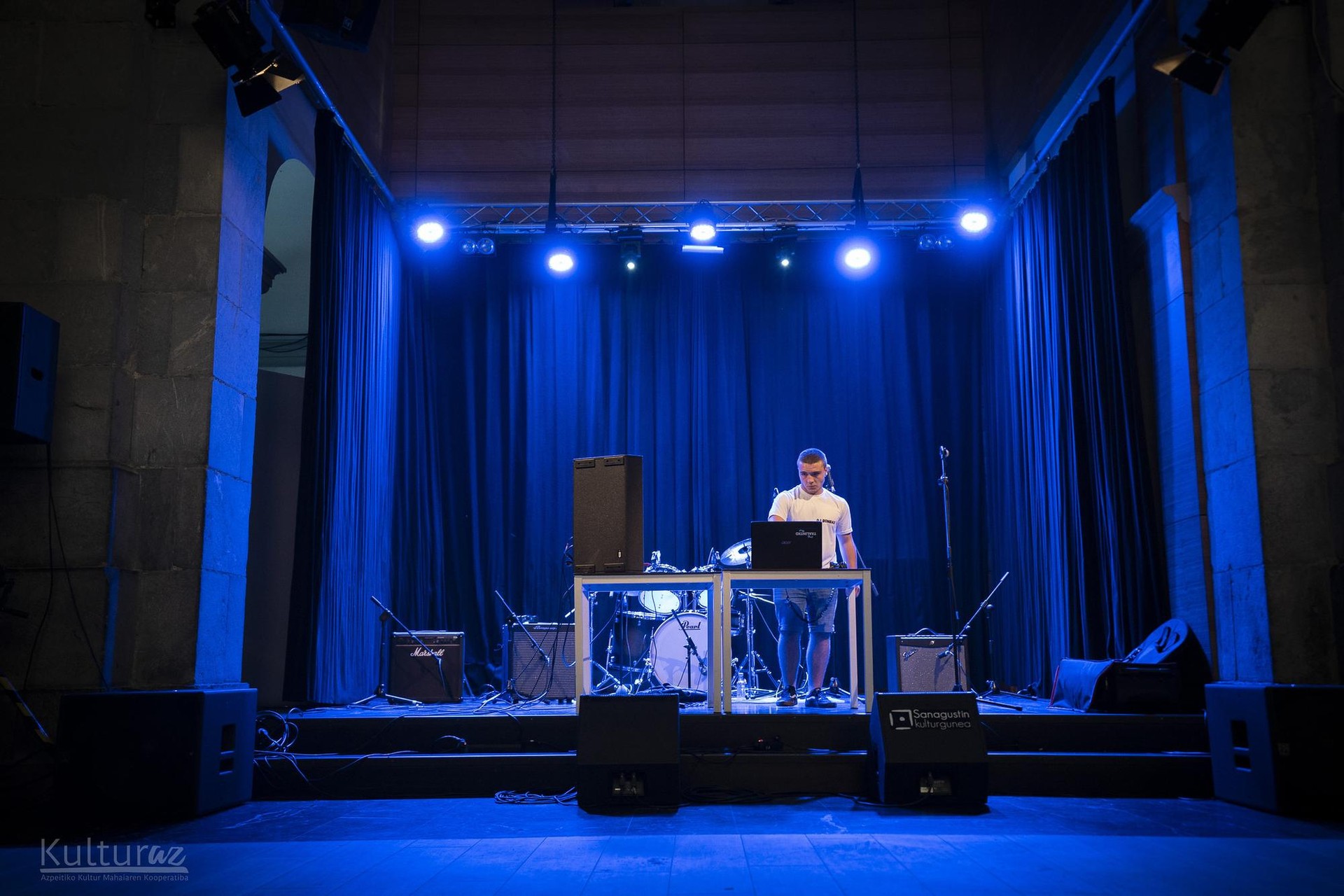 Herriko gazteen musika doinuez gozatzeko aukera izan zen ostiral arratsaldean Sanagustin kulturgunean