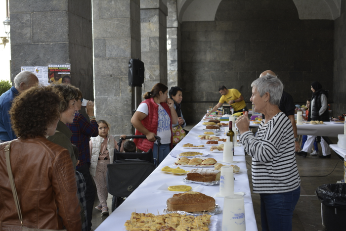 Solidaritate pintxoa  eta bigarren eskuko denda