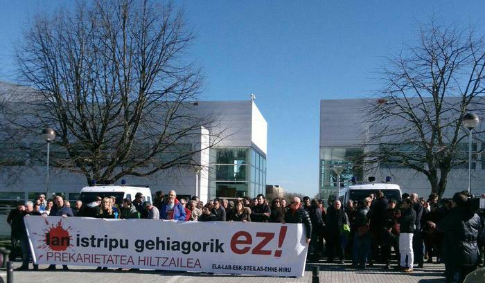 Ibarmia enpresan izandako lan istripuan hil zen langilearen heriotza salatu dute Donostian
