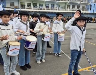 Intentzio osoarekin astindu dituzte danborrak ikastetxeetan