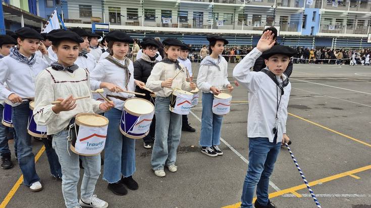 Intentzio osoarekin astindu dituzte danborrak ikastetxeetan