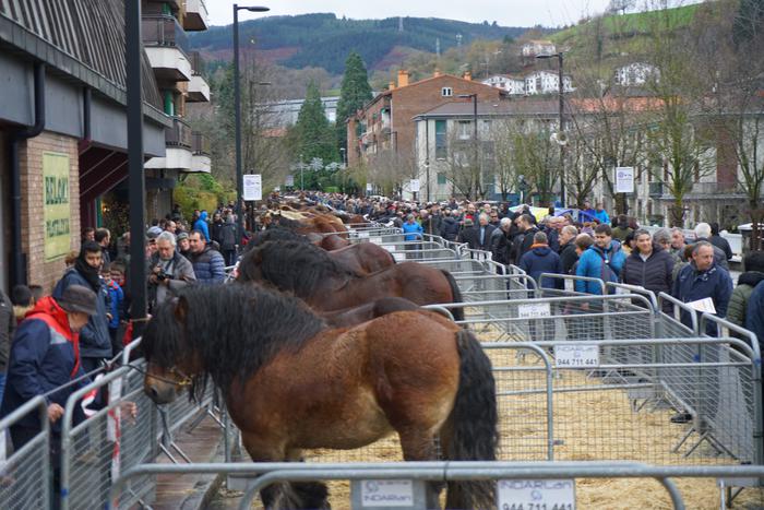 Autobus geltokietan aldaketak izango dira Zumarragan Santa Lutzi eguneko feria dela eta
