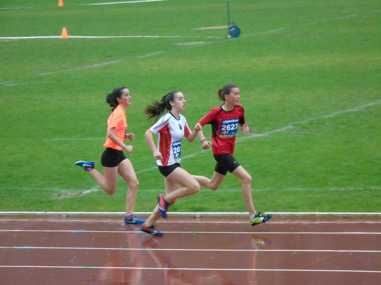 Naia Cartierrek eskolarteko Gipuzkoako atletismo txapelketa irabazi du