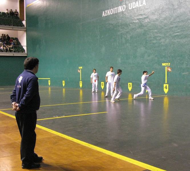 Azkoitia Gipuzkoako Herriarteko Txapelketan aurrera, Zizurkil mendean hartuta