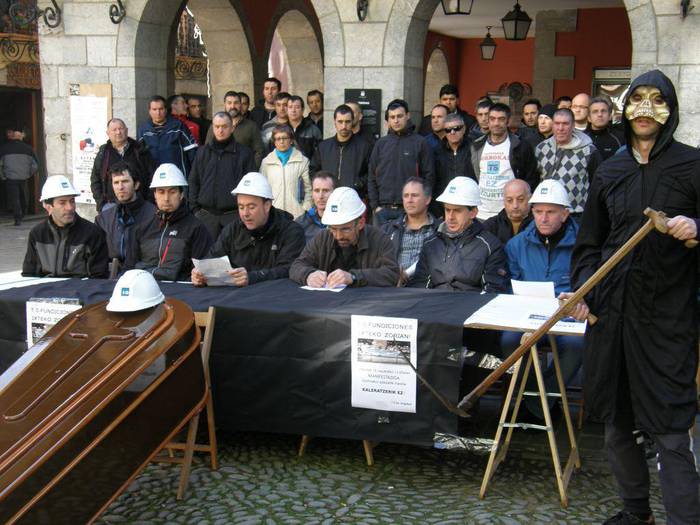 Larunbateko manifestaziorako deialdia egin dute TSko langileek