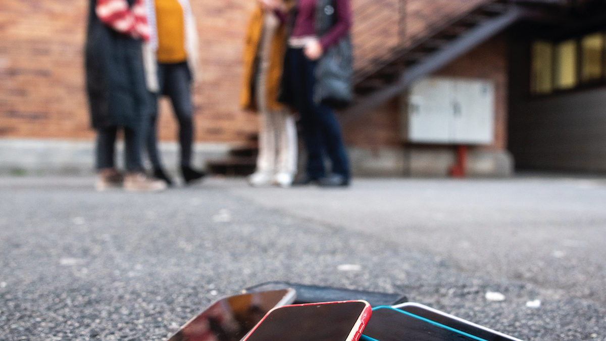 Gaztetxoei sare sozialetarako sarrera mugatu bai, eta nola?