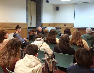 'Euskaldunak: etxean arrotz' dokumentala aurkeztu du Urdalletak Errezilen