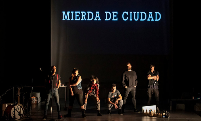 Antzerkia: 'Mierda de ciudad'