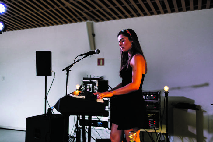 Ainhoa Urteaga: "Abestiak sortzea berez ateratzen zait"