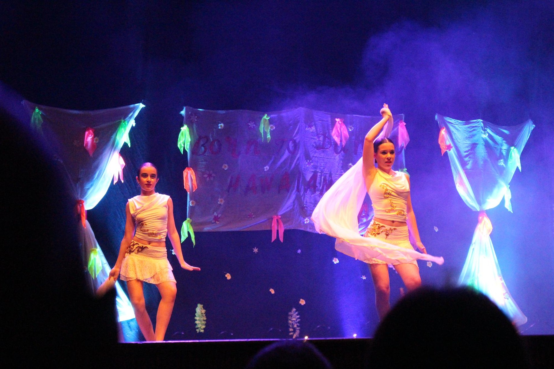 Era askotako dantzak aurkeztuko dituzte Born To Dance eskolakoek urte amaierako jaialdian