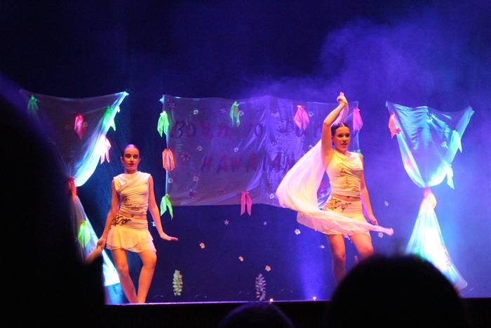 Era askotako dantzak aurkeztuko dituzte Born To Dance eskolakoek urte amaierako jaialdian
