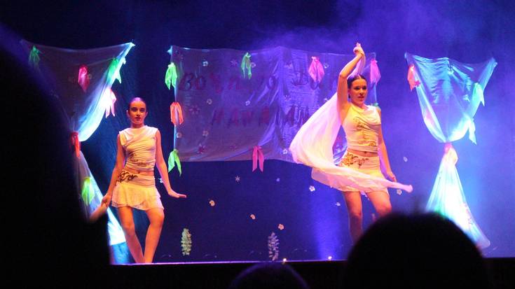 Era askotako dantzak aurkeztuko dituzte Born To Dance eskolakoek urte amaierako jaialdian