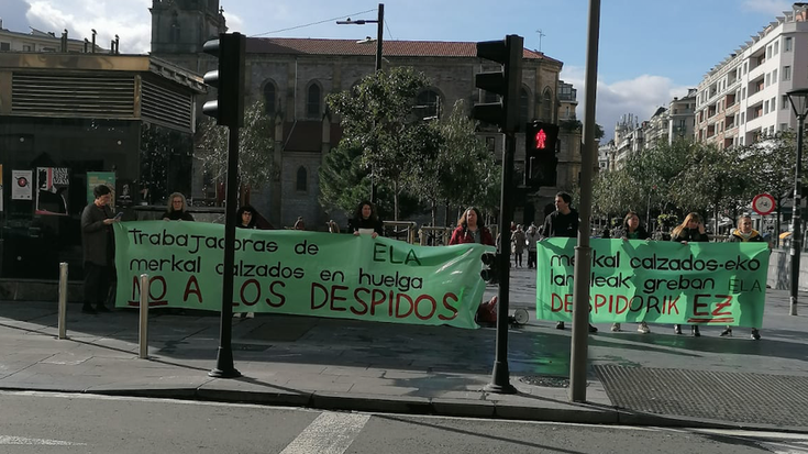 Donostian protesta egin dute Merkal Oinetakoakeko langileek