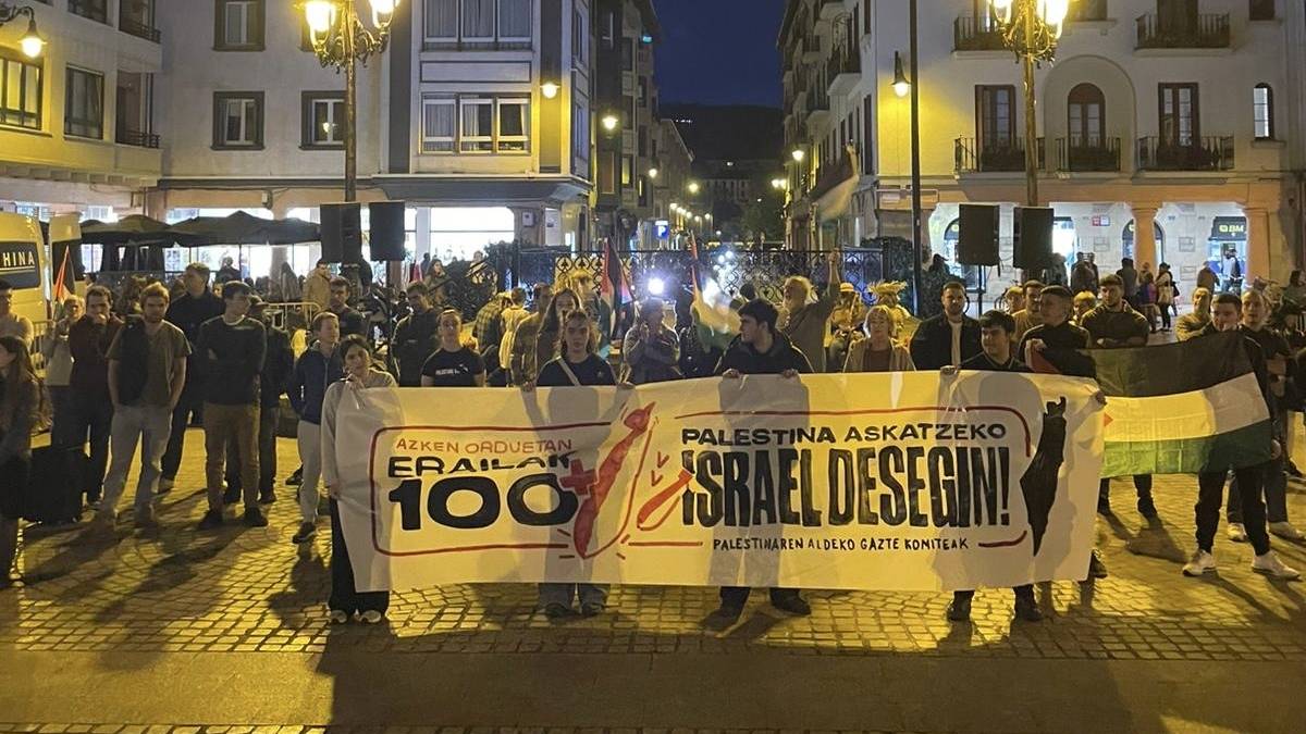 Palestinari babesa adierazteko deialdira batu dira dozena bat herritar