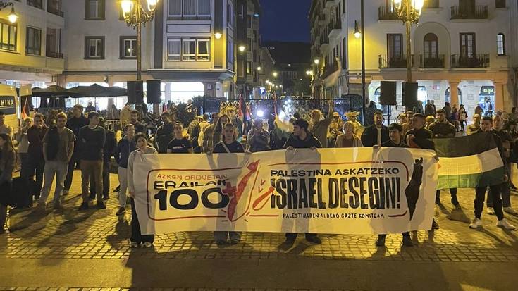 Palestinari babesa adierazteko deialdira batu dira dozena bat herritar