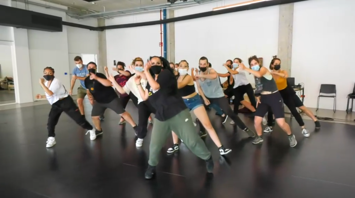 Dancehall doinuek hartu dute gaur goizean Dinamoa