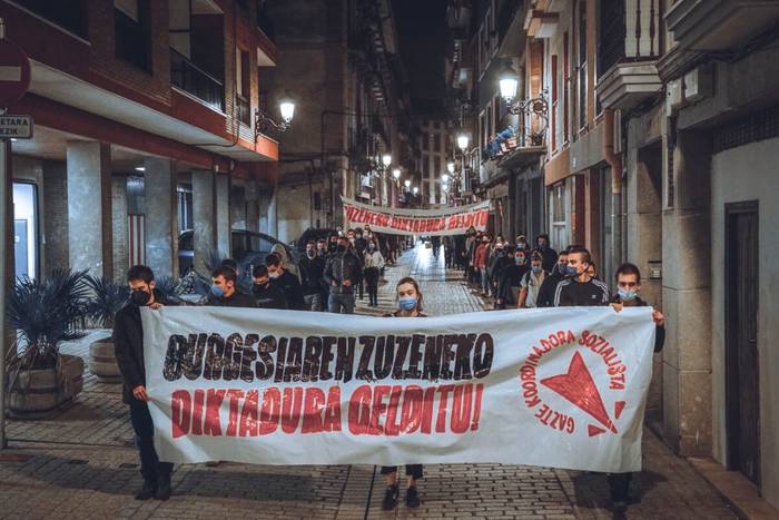 Kalera atera dute "burgesiaren zuzeneko diktaduraren" aurkako aldarria Azpeitian eta Zumaian
