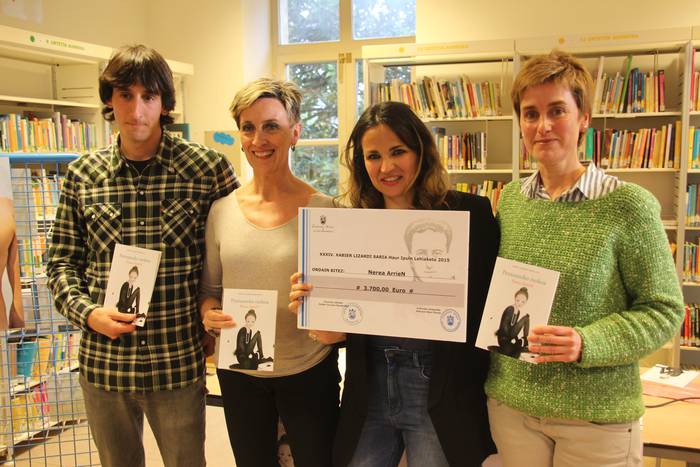 Nerea Arrienek jaso du Xabier Lizardi literatur lehiaketako saria
