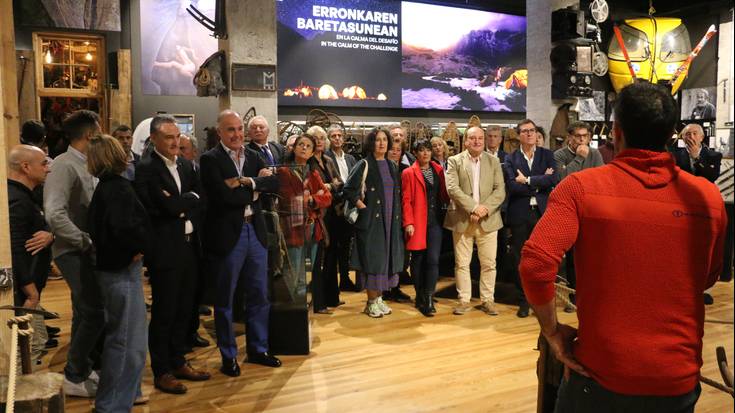 Jendetza bildu da Mendietxe museoaren inaugurazio ekitaldian