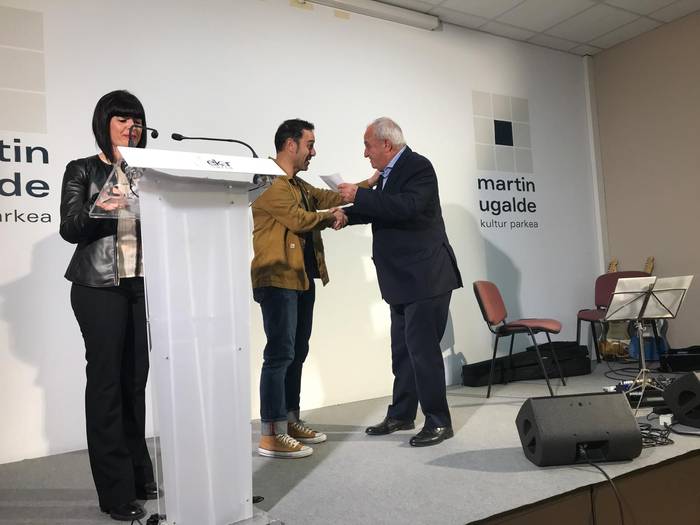 Joseba Jaka sormen beka jaso du Etxeberriaren 'Super Mario hil behar dut' komikiak