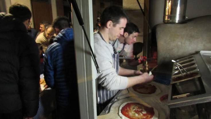 Irudietan: Galestarren pizzak dastatzeko gogoz